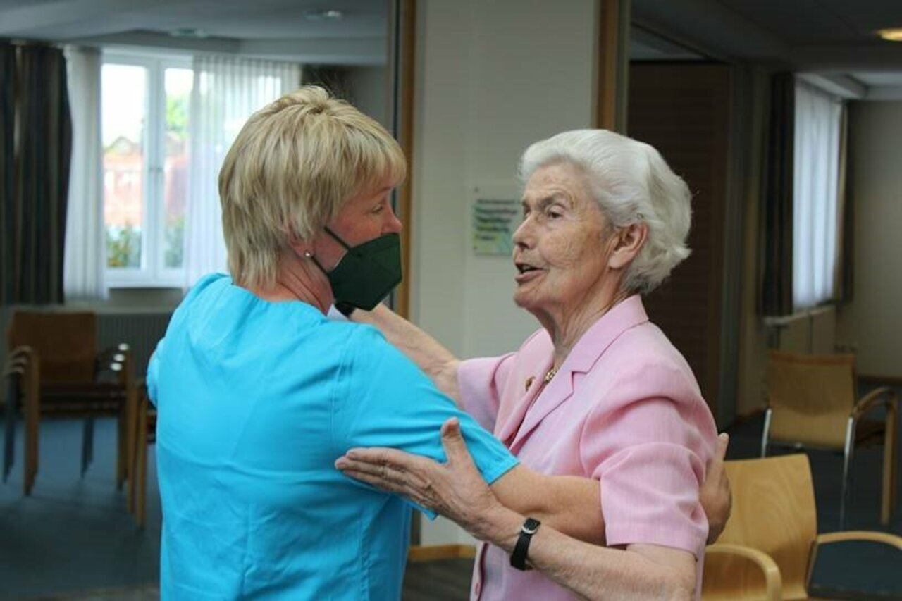 Gemeinsames Singen im Foyer Image 4